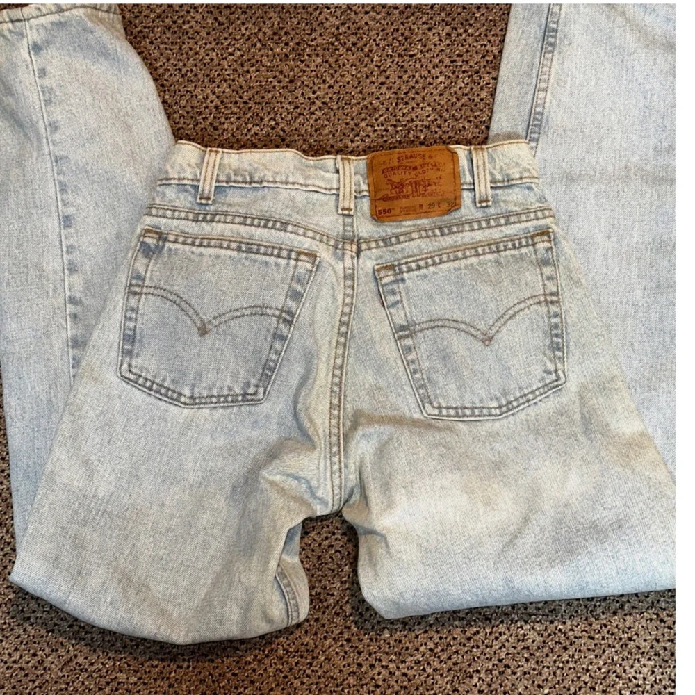 Vintage Levis 550 Relaxed Fit Tapered Leg Light Wash Jeans W29 L32 Mens Denim
